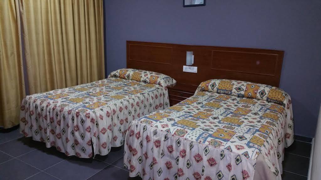 Hostal Restaurante El Lirio Bollullos Par del Condado Extérieur photo