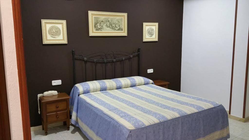 Hostal Restaurante El Lirio Bollullos Par del Condado Extérieur photo