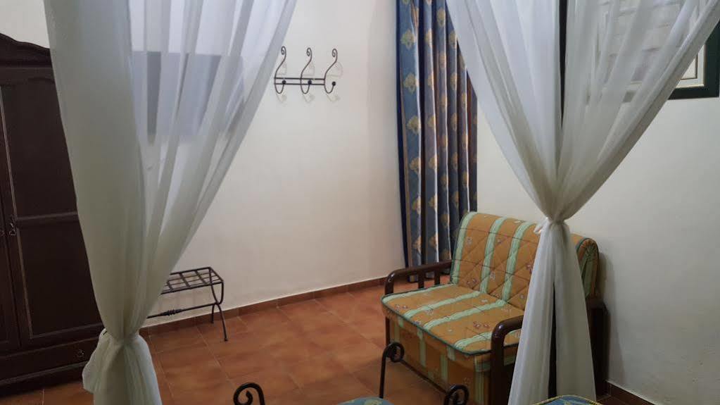 Hostal Restaurante El Lirio Bollullos Par del Condado Extérieur photo